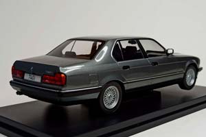 BMW 740I (E32) 7 SERIES 1:18 MCG — фото 5