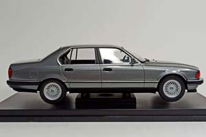 BMW 740I (E32) 7 SERIES 1:18 MCG — фото 6