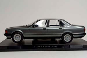 BMW 740I (E32) 7 SERIES 1:18 MCG — фото 2