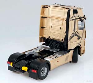 MERCEDES ACTROS GIGASPACE 4X2,CHAMPAGNE 1:18 — фото 4