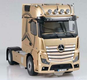 MERCEDES ACTROS GIGASPACE 4X2,CHAMPAGNE 1:18 — фото 1