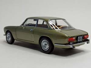 ALFA ROMEO 2000 GTV 1973 NOREV 1:18 — фото 5