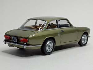 ALFA ROMEO 2000 GTV 1973 NOREV 1:18 — фото 8