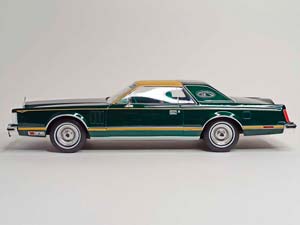 LINCOLN CONTINENTAL MARK V 1977 GREEN 1:18 MCG — фото 3