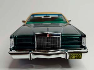 LINCOLN CONTINENTAL MARK V 1977 GREEN 1:18 MCG — фото 7