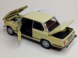 BMW 2002 TI 1:18 KYOSHO — фото 3