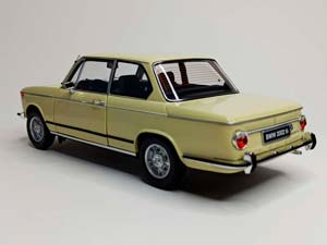BMW 2002 TI 1:18 KYOSHO — фото 4