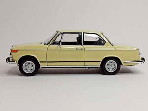 BMW 2002 TI 1:18 KYOSHO — фото 5