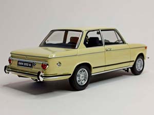 BMW 2002 TI 1:18 KYOSHO — фото 9