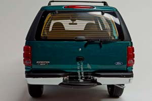 FORD EXPEDITION REGULAR XLT 1:18 UT MODELS — фото 4