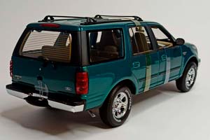 FORD EXPEDITION REGULAR XLT 1:18 UT MODELS — фото 5