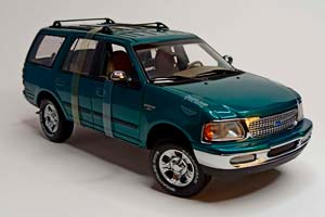 FORD EXPEDITION REGULAR XLT 1:18 UT MODELS — фото 7