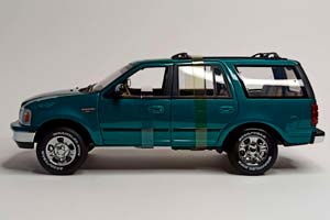 FORD EXPEDITION REGULAR XLT 1:18 UT MODELS — фото 2