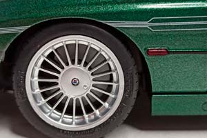 BMW ALPINA B12 5,0 GREEN SOLIDO 1:18 — фото 4