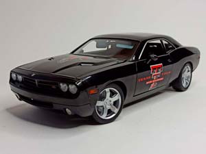 DODGE CHALLENGER BLACK 1:18 HIGHWAY 61