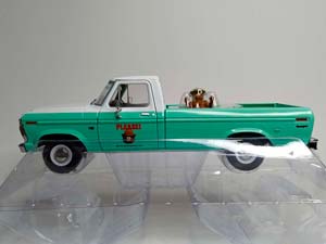 FORD F-100 PICKUP С ФИГУРКОЙ МЕДВЕДЯ 1:18 — фото 3