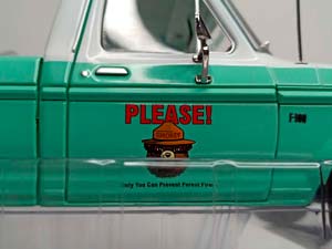 FORD F-100 PICKUP С ФИГУРКОЙ МЕДВЕДЯ 1:18 — фото 7