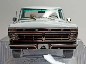 FORD F-100 PICKUP С ФИГУРКОЙ МЕДВЕДЯ 1:18 — фото 8
