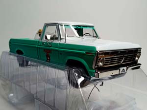FORD F-100 PICKUP С ФИГУРКОЙ МЕДВЕДЯ 1:18 — фото 9