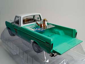 FORD F-100 PICKUP С ФИГУРКОЙ МЕДВЕДЯ 1:18 — фото 2
