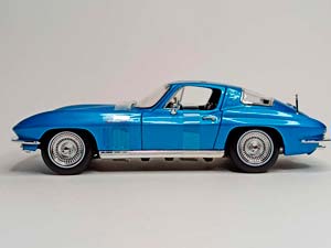 CHEVROLET CORVETTE (C2) 1965 1:18 MAISTO — фото 4