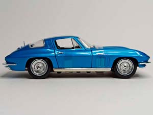 CHEVROLET CORVETTE (C2) 1965 1:18 MAISTO — фото 6