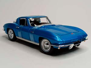 CHEVROLET CORVETTE (C2) 1965 1:18 MAISTO — фото 8