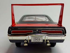 DODGE CHARGER DAYTONA 1969 ERTL 1:18 — фото 3