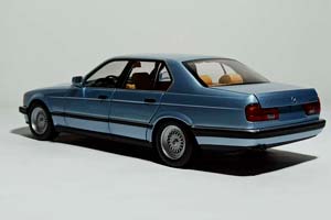 BMW 730I E32 1986 MINICHAMPS 1:18 — фото 2