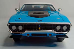 PLYMOUTH ROAD RUNNER 1971 AUTOWORLD 1:18 — фото 9