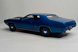 PLYMOUTH GTX 1971 AUTOWORLD 1:18 — фото 4