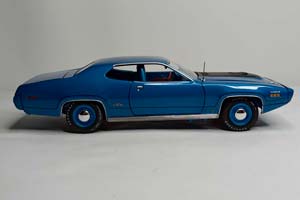 PLYMOUTH GTX 1971 AUTOWORLD 1:18 — фото 7