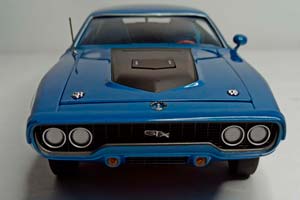 PLYMOUTH GTX 1971 AUTOWORLD 1:18 — фото 9