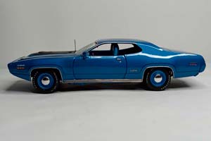 PLYMOUTH GTX 1971 AUTOWORLD 1:18 — фото 2