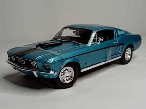 FORD MUSTANG GT COBRA 1:18 MAISTO
