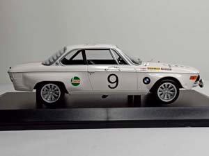 BMW 2800 CS TEAM 24H SPA 1971 MINICHAMPS 1:18 — фото 6