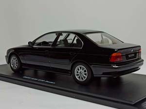 BMW 528I E39 SEDAN BLACK 1:18 KK SCALE — фото 3
