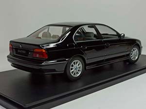 BMW 528I E39 SEDAN BLACK 1:18 KK SCALE — фото 5