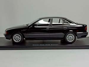 BMW 528I E39 SEDAN BLACK 1:18 KK SCALE — фото 2