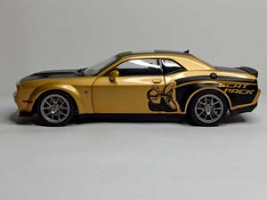 DODGE CHALLENGER R/T SCAT PACK WIDEBODY 1:18 — фото 4