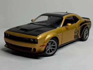 DODGE CHALLENGER R/T SCAT PACK WIDEBODY 1:18 — фото 1