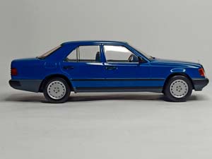 MERCEDES 260E W124 1984 MCG 1:18 — фото 7