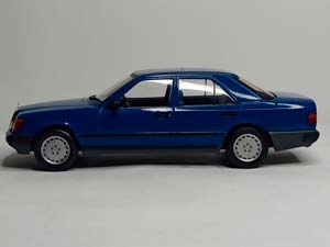 MERCEDES 260E W124 1984 MCG 1:18 — фото 2