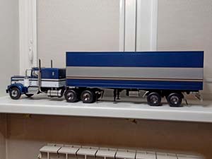 KENWORTH W900 + ПРИЦЕП (ФУРА) 1:18 — фото 3