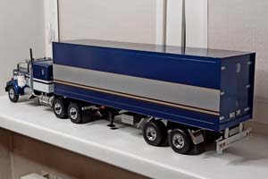 KENWORTH W900 + ПРИЦЕП (ФУРА) 1:18 — фото 4