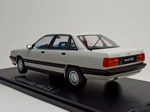 AUDI 100 C3 1989 WHITE 1:18 — фото 3