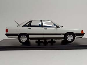 AUDI 100 C3 1989 WHITE 1:18 — фото 6