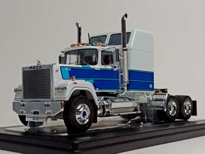 MACK SUPERLINER MAGNUM 1985 BIG SLEEPER 1:43