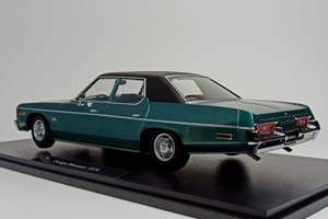 DODGE MONACO 1974 GREEN 1:18 KK SCALE — фото 2