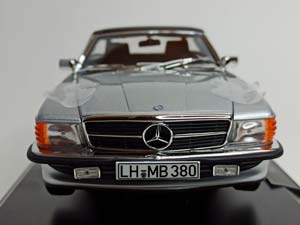 MERCEDES 380 SL (R107) 1985 NOREV 1:18 — фото 8